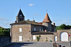 Le logis et le clocher Saint-Michel de Chabanais
